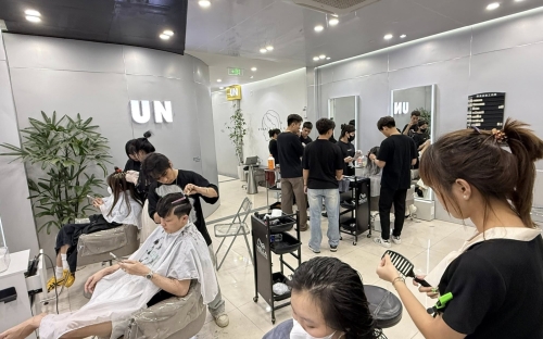 UN Hair Studio – Salon Tóc Đẹp BMT Được Yêu Thích Nhất Năm 2025